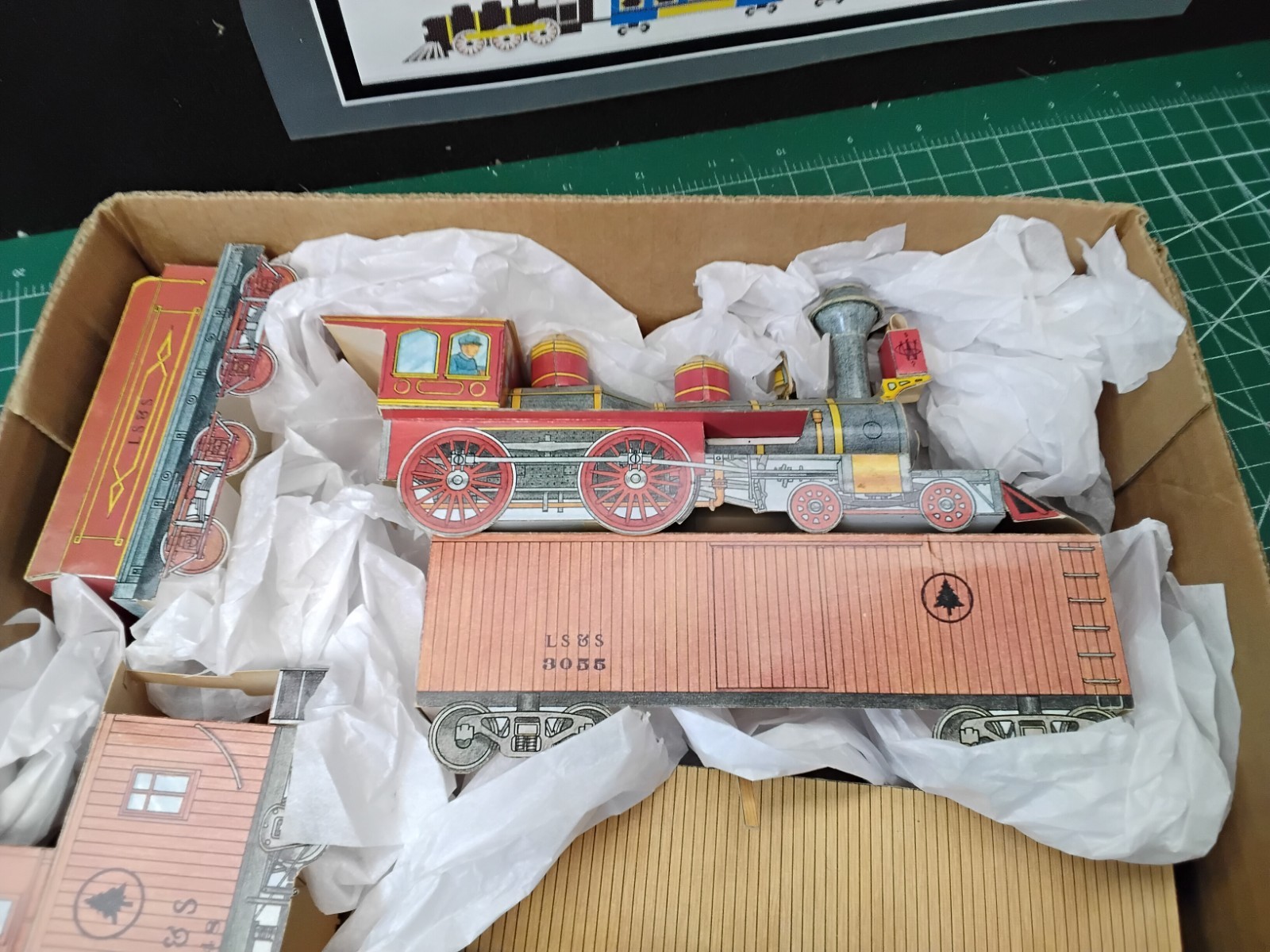 Lot of Paper Craft Trains/Locomotives Fictional/TGV/Light Rail/Steam P