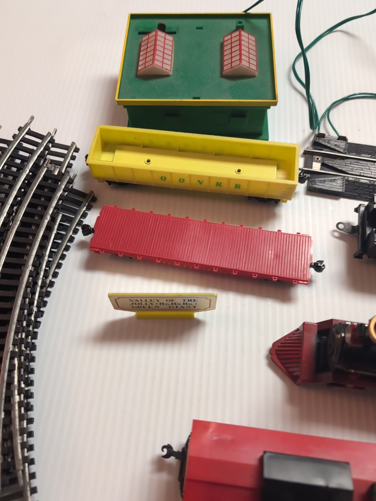 Marx Battery Operated Valley Express HO Train with track Tested