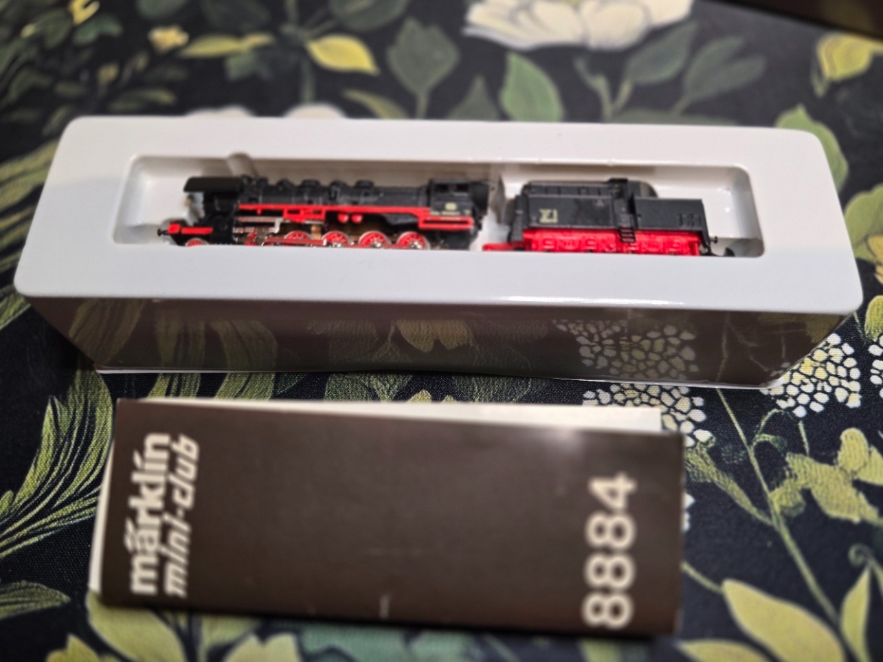 Marklin Z scale 8884 BR 50 DB Steam Locomotive w/Tender, LN/Box/Instr.
