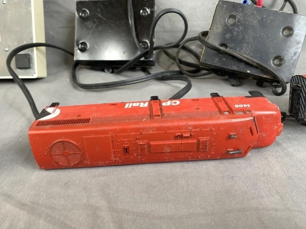 Train Engines (1405 x 2, 4751), Transformers (Robart, Tyco) etc. – lot of 9 pcs