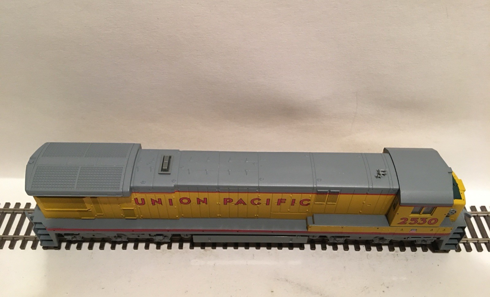 HO Atlas 8619 Union Pacific C30-7 Powered Diesel Locomotive UP #2530