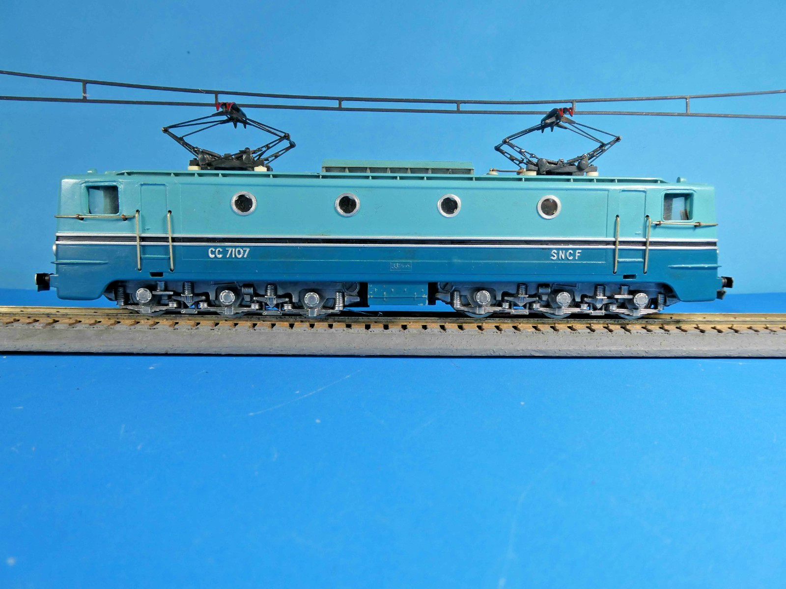 GERARD TAB SNCF CC 7107 ELECTRIC LOCO-1955 CAST METAL-HO 3RAIL DC-RECORD HOLDER