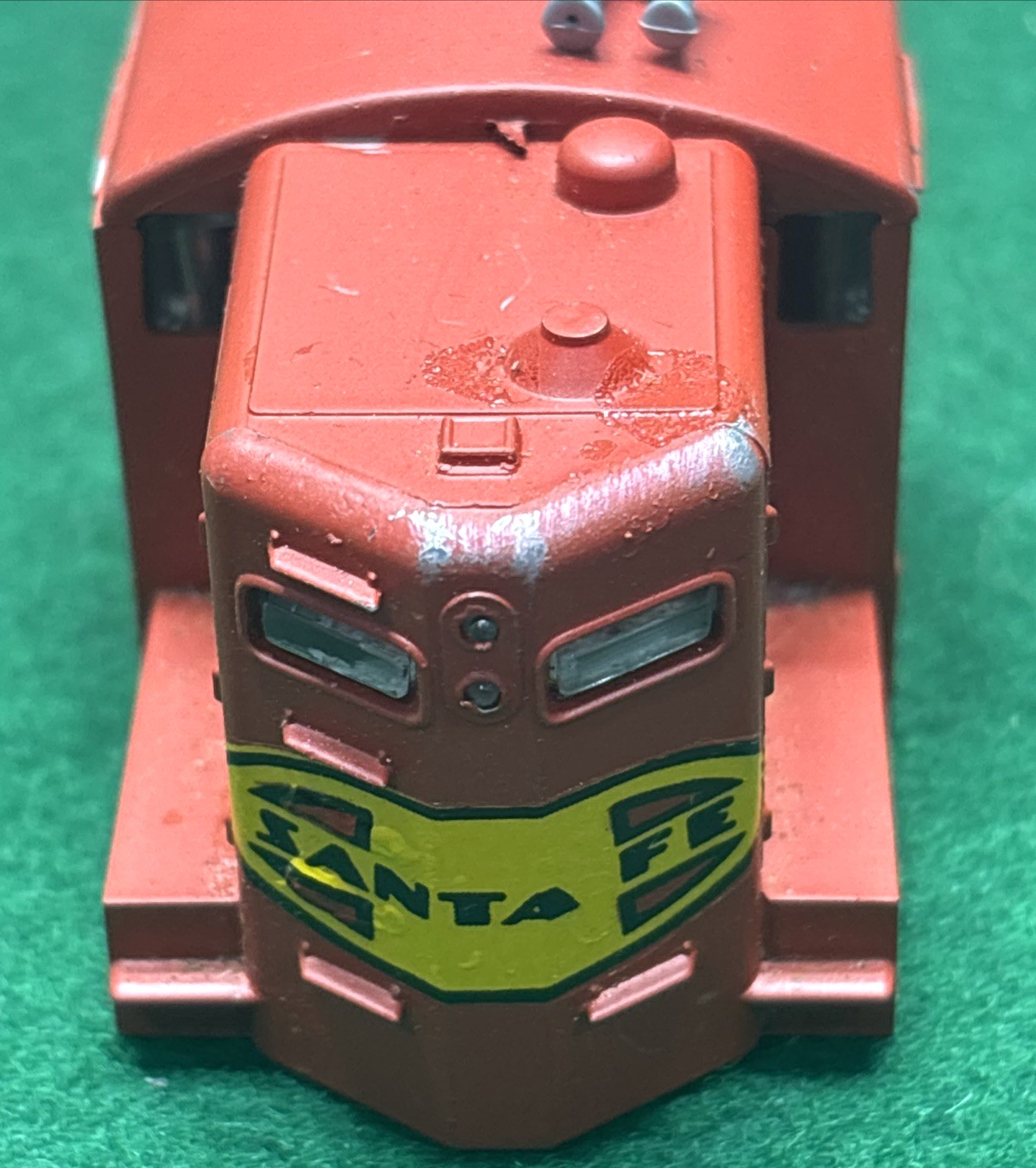 AHM 2654 Santa Fe GP-18 Diesel Locomotive HO Scale Unused Shell, Some Paint Loss
