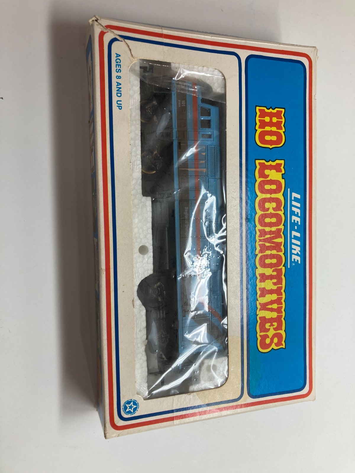 HO Life-Like Deisel Locomotive 08242 F40PH ( RTA) Regional Transit Blue