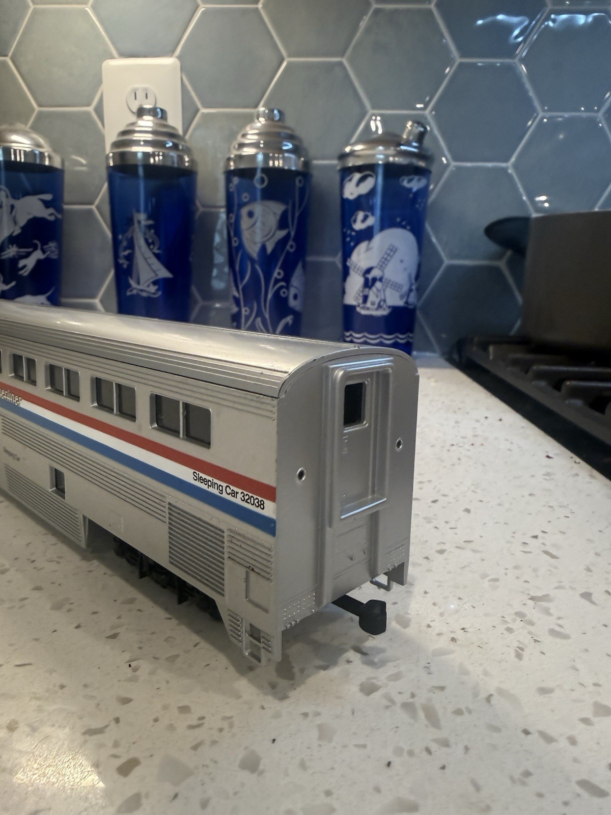 American Models Amtrak Superline FP-40 S Gauge Scale Train Set 6 Passenger Cars