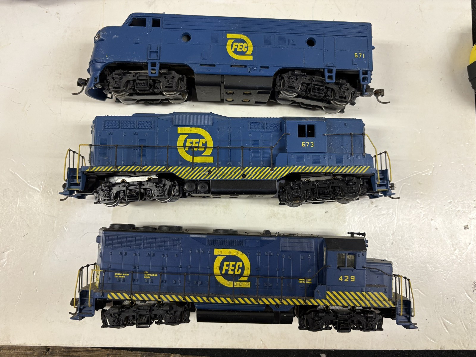 Athearn HO Scale 2ea GP 1 ea f Unit Florida East Coast ALL Powered UNTESTED
