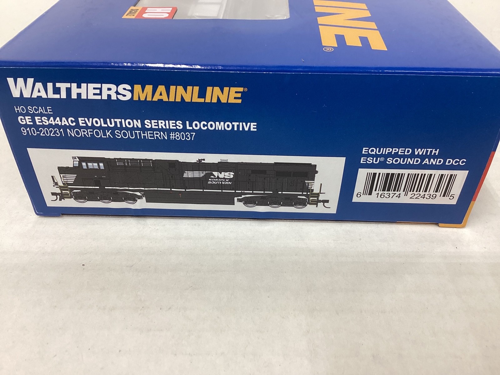Walthers Mainline #910-20231 HO scale “NS” ES44AC with DCC/Sound Rd.#8037