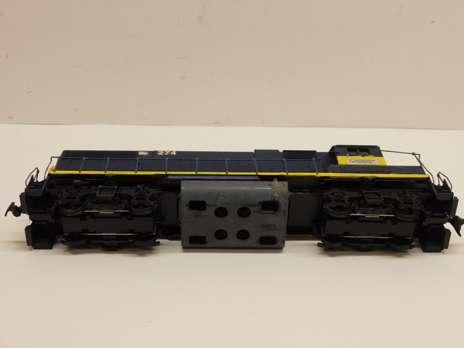 Athearn Blue Box Long Island Railroad GP Diesel Engine #274-Unpowered Dummy