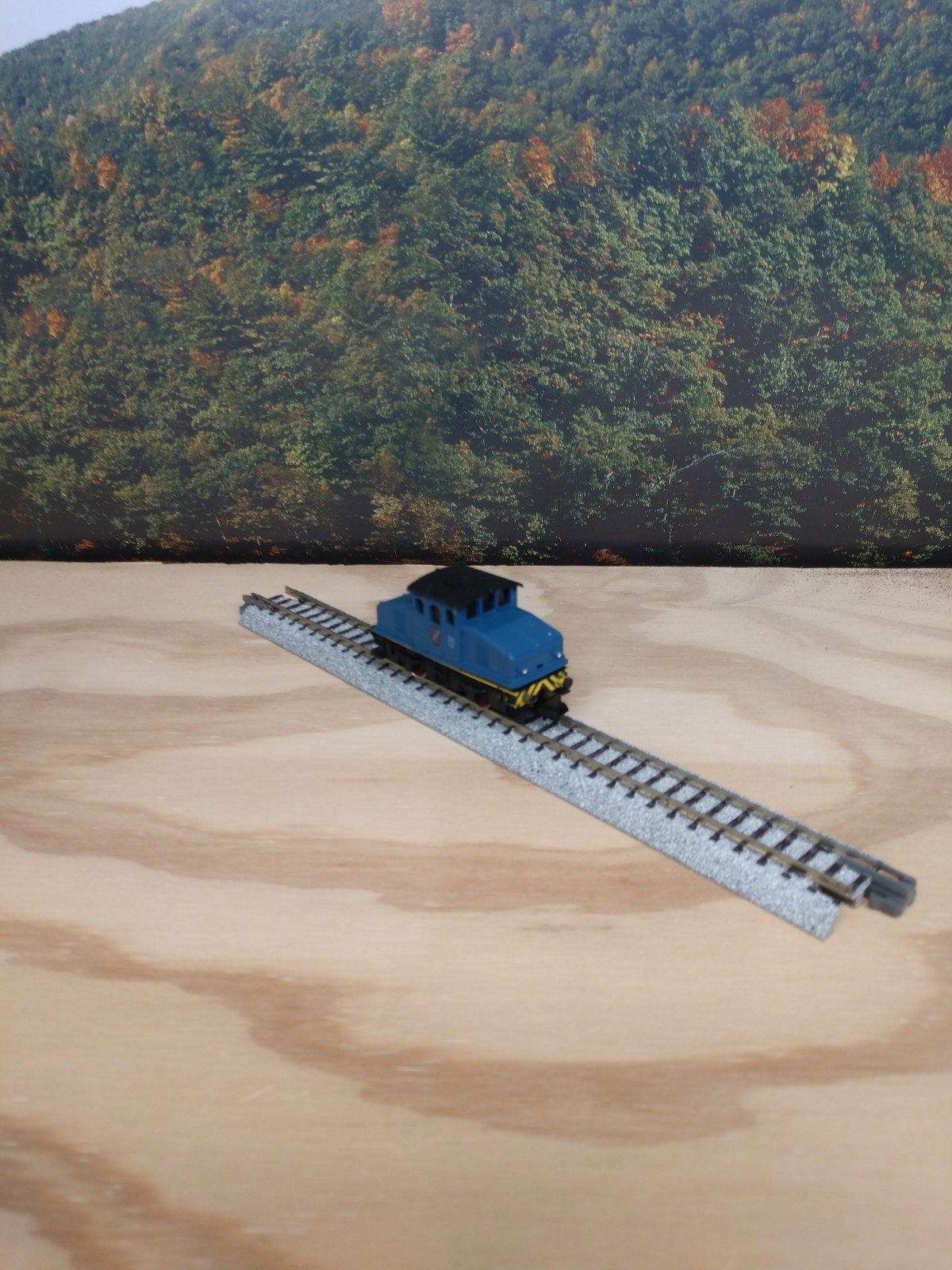 Arnold Rapido N scale European 2 axle center cab switcher – Item #0206 NEW