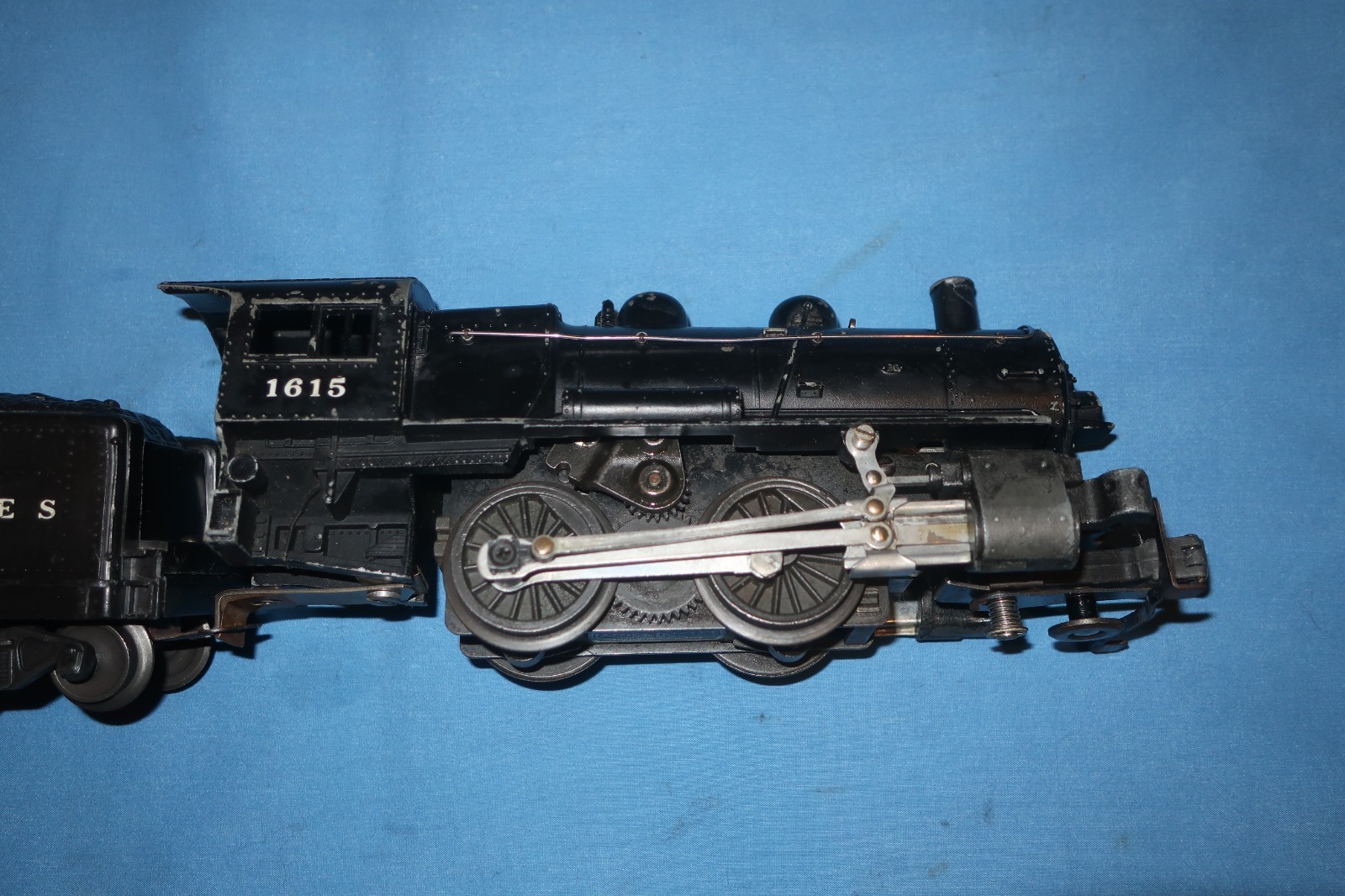 Lionel #1615 Steam Locomotive Switcher with Slope Back Tender. Runs well