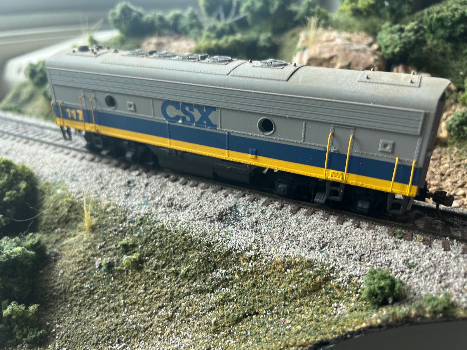 Athearn HO Scale F7B Diesel Engine CSX F-7B #117 Custom ,Detailed, Dummy