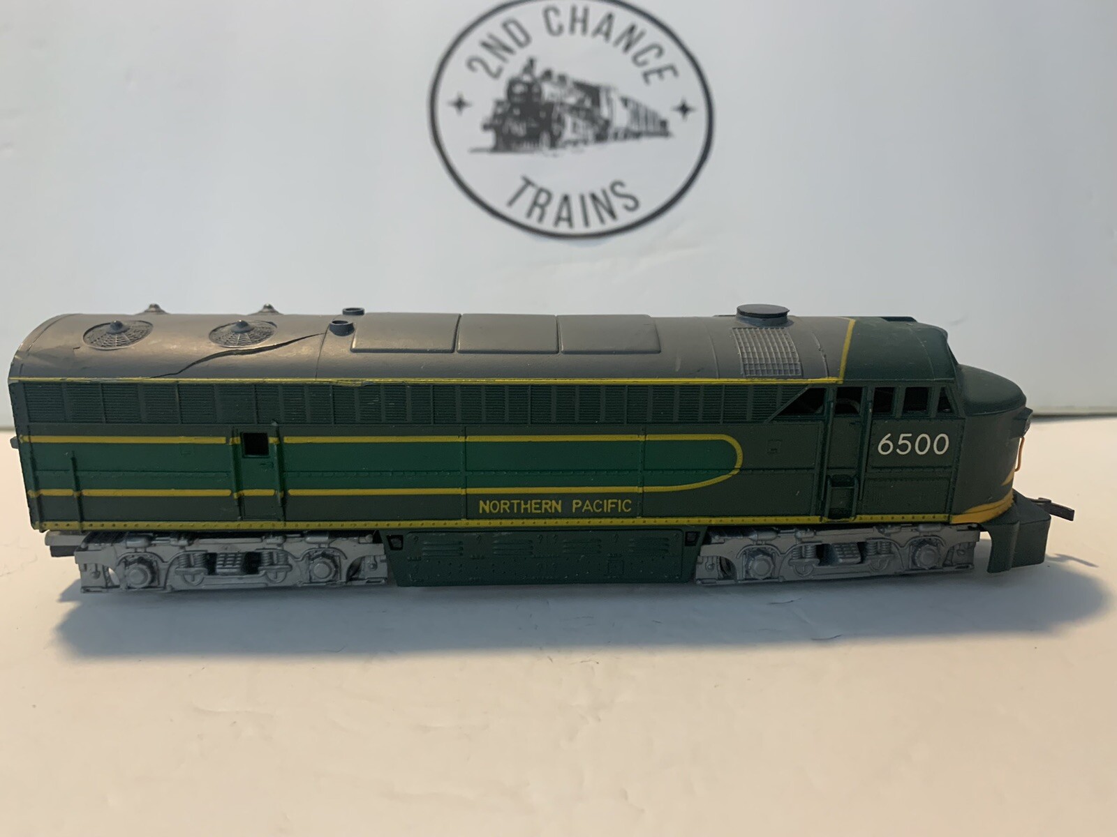 AHM HO Northern Pacific Train 6500 C-Liner Diesel Locomotive A Unit Runs