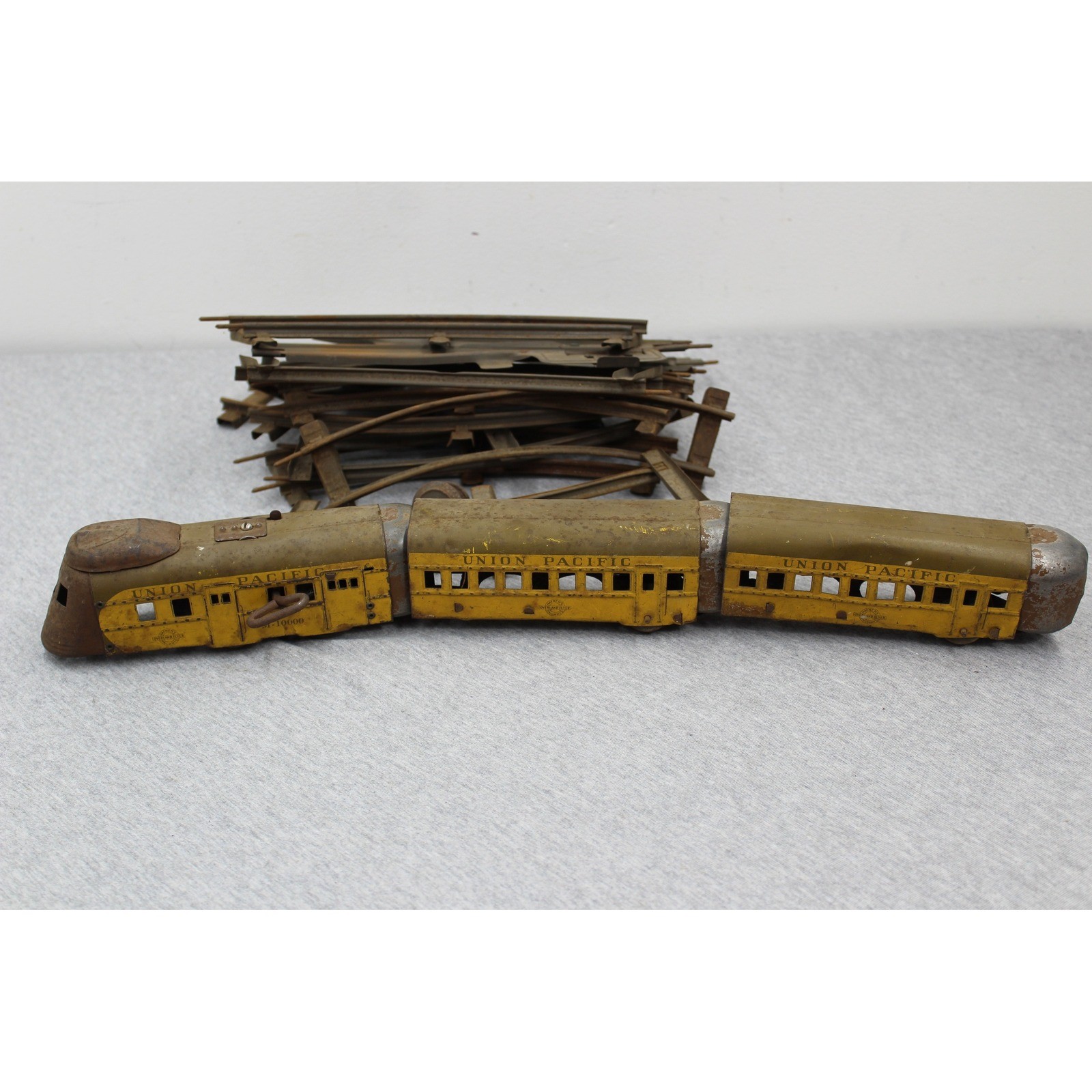 Hafner Wind Up Train Yellow Union Pacific M-10000 Overland Flyer Tinplate Track