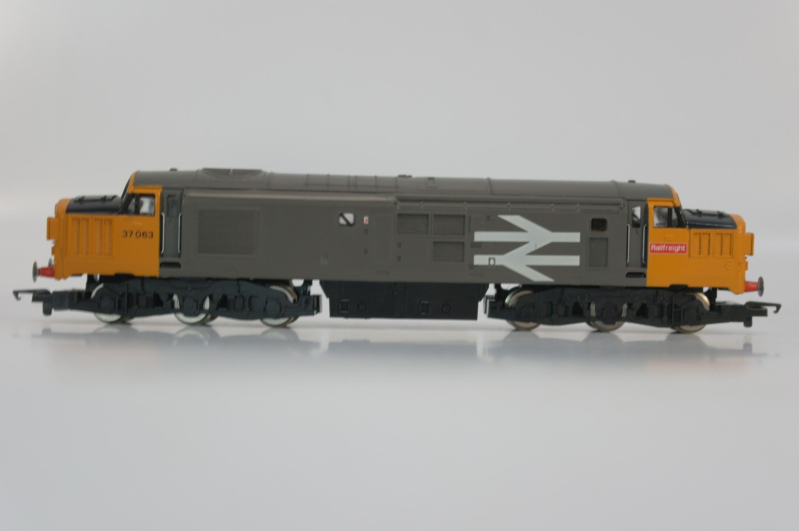 Hornby R348B Class 37 37063 plus three Shellstar bogie rail vans. Used. OO Gauge
