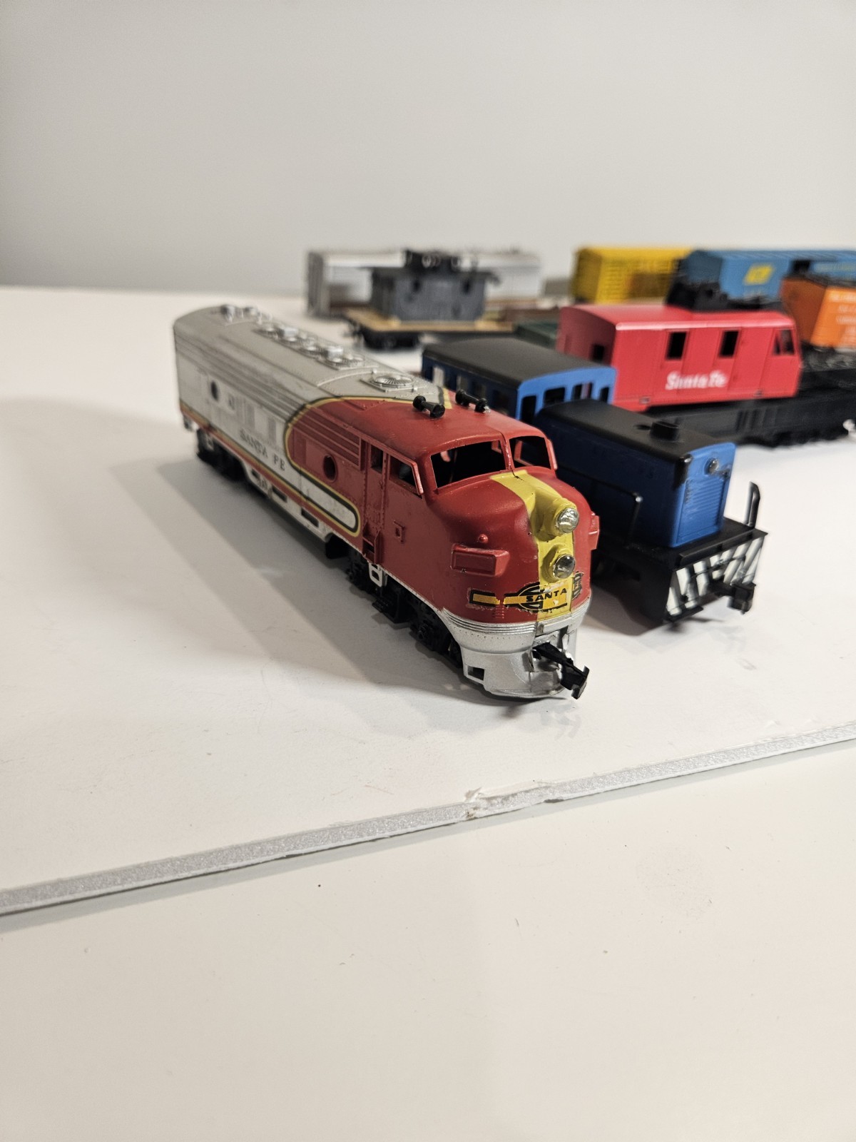 Vintage HO scale Locomotive Power/Dummy Junk Lot – Untested – Unknown if working