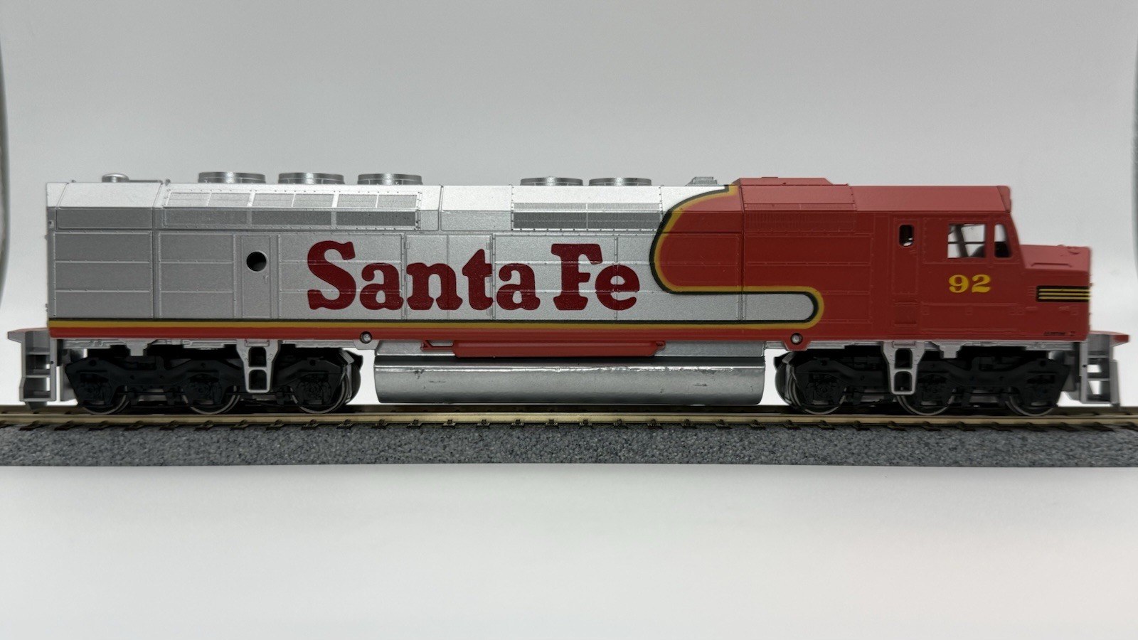 HO Athearn Santa Fe FP45 92 Powered Diesel Locomotive Blue Box Runs Well