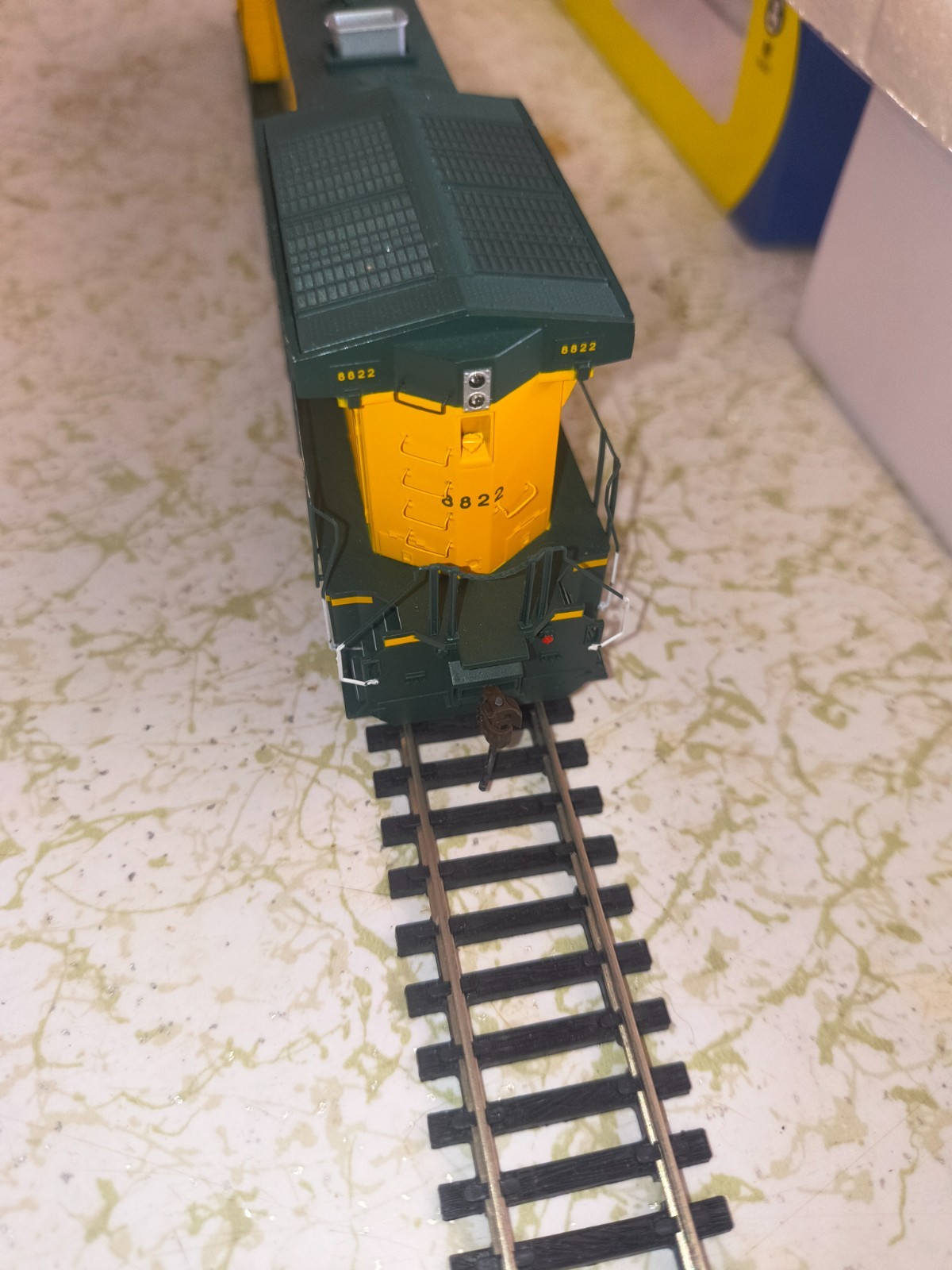 Athearn 77697 HO CNW CHICAGO & NORTH WESTERN Oper Lifesaver AC4400CWD DCC READY