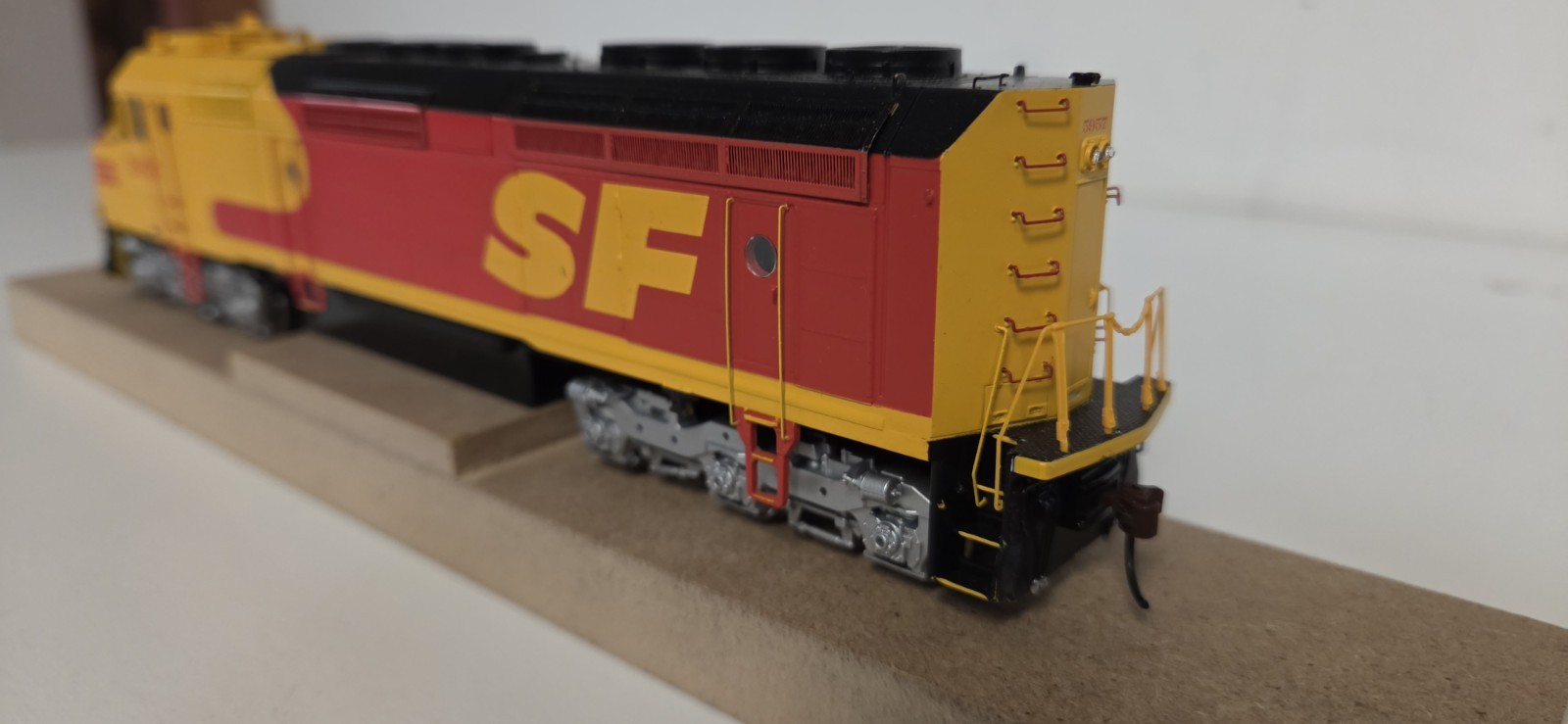 Athearn Genesis HO ATHG67658 F45 Santa Fe #5957 Kodachrome Tsunami Sound DCC/DC