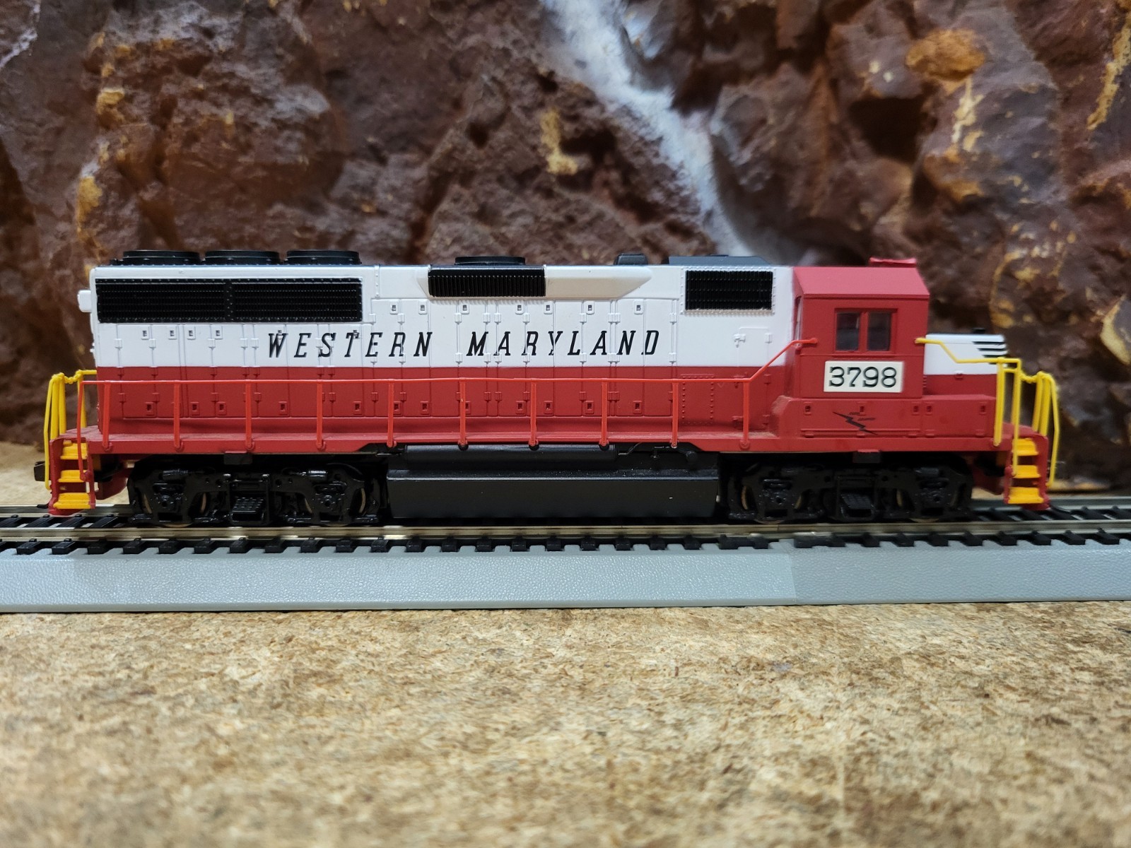 Bachmann 60337 HO DCC GP 40 Locomotive, Western Maryland #3798, $7/$3/$15 Ship
