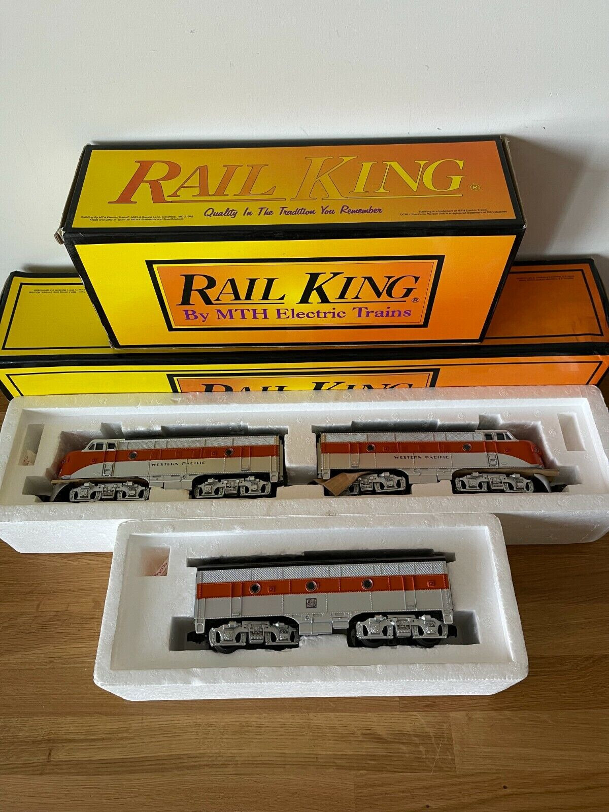 MTH Rail King O & 027 Gauge RK 2008LP and 2013B Western Pacific RR F-3 A-B-A