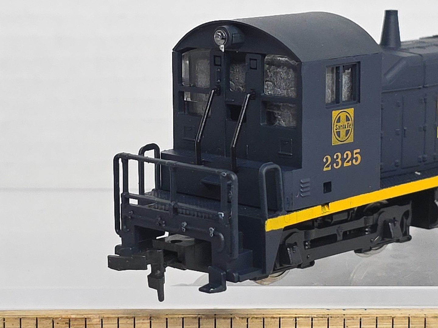 AHM Ho Scale 5014e Santa FE 2325 Switcher Diesel Loco LNIB Runs Well