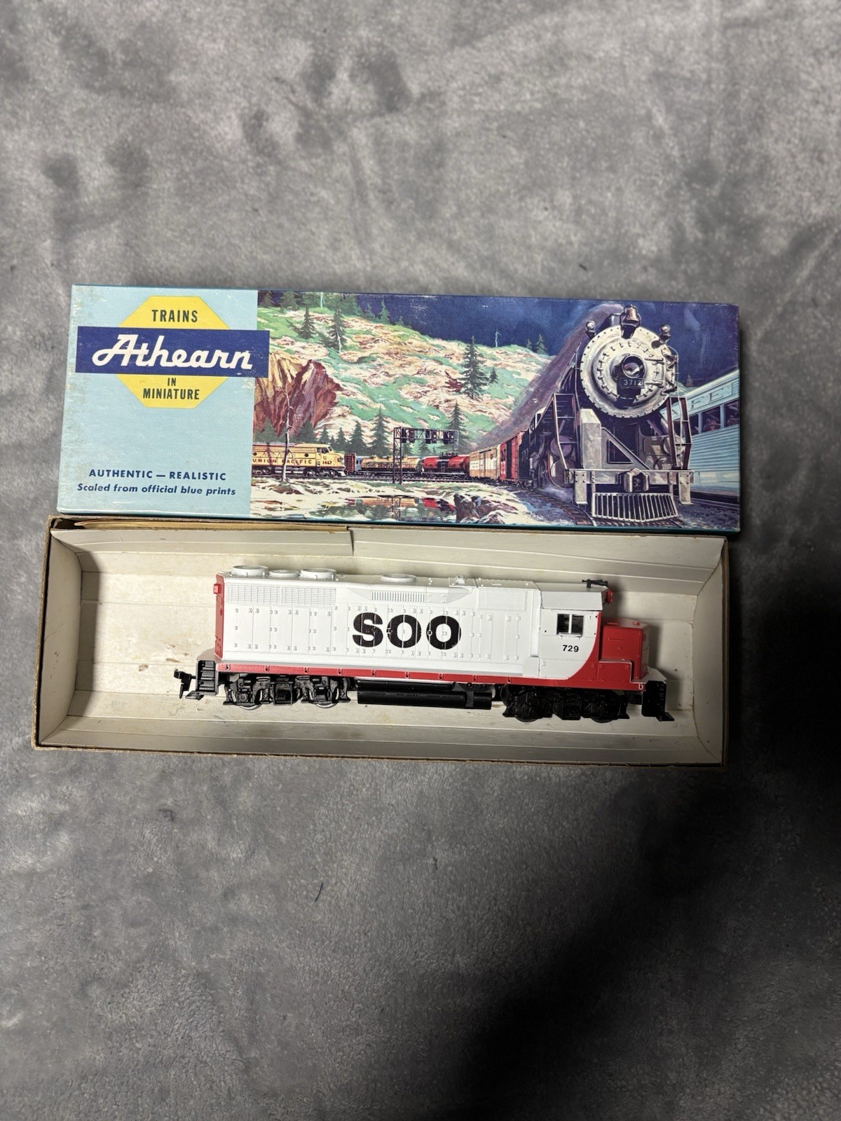Athearn HO Diesel Locomotive SOO White Red Black Plastic Model
