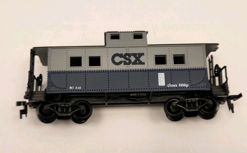 Life Like HO 8527 CSX CABOOSE NMP 24 UNUSED B98