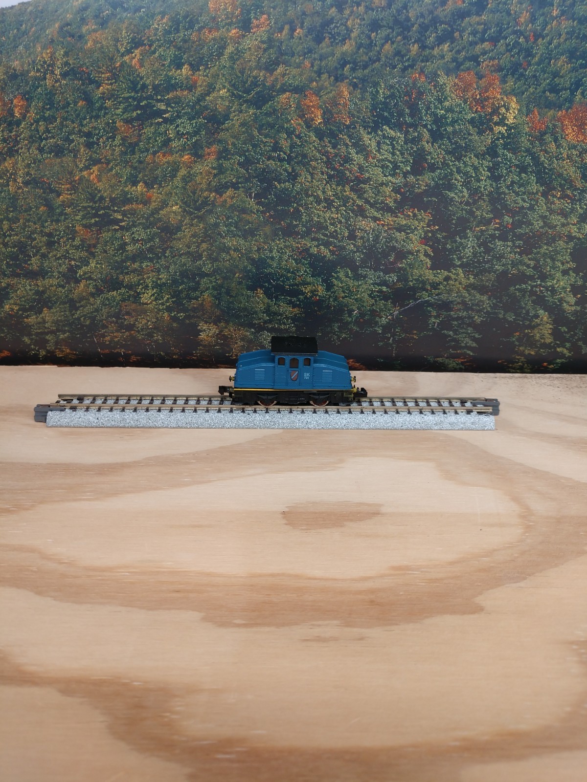 Arnold Rapido N scale European 2 axle center cab switcher – Item #0206 NEW