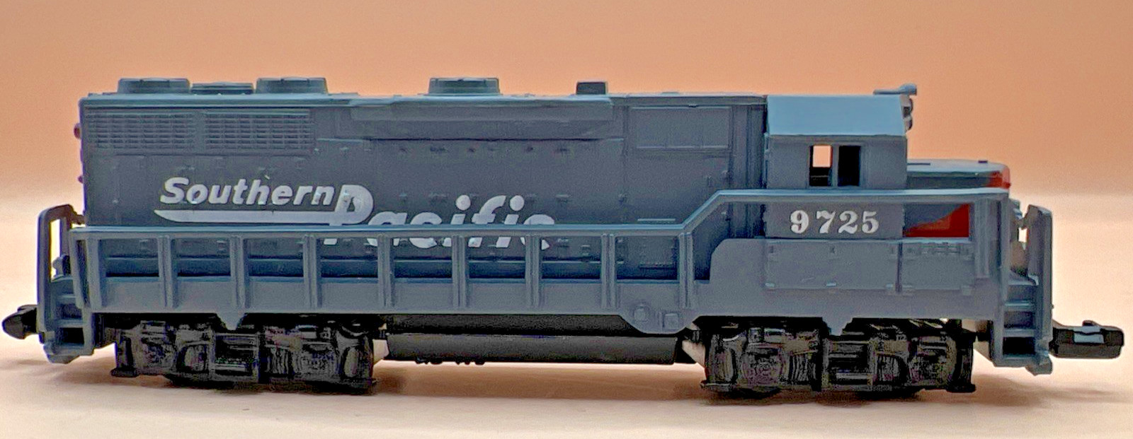 Southern Pacific Locomotive #9725 Model Train by High Speed Metal Dummy N Scale