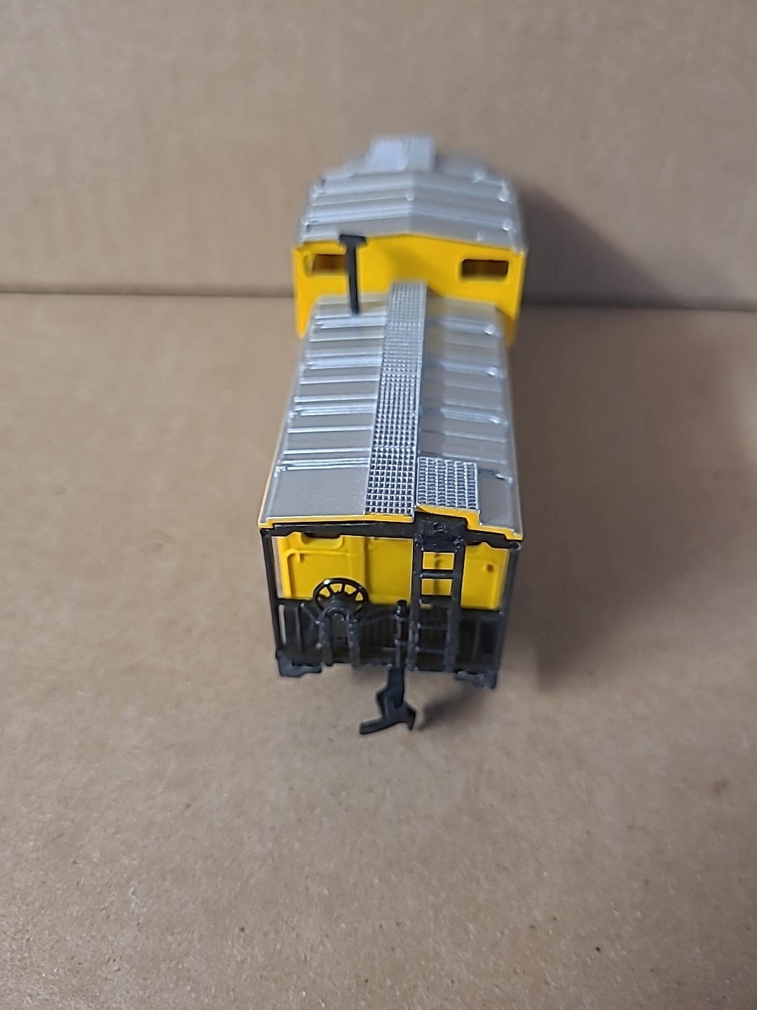 COX HO Model Railroad Train B&O 3362 Chessie System Caboose Rail Car