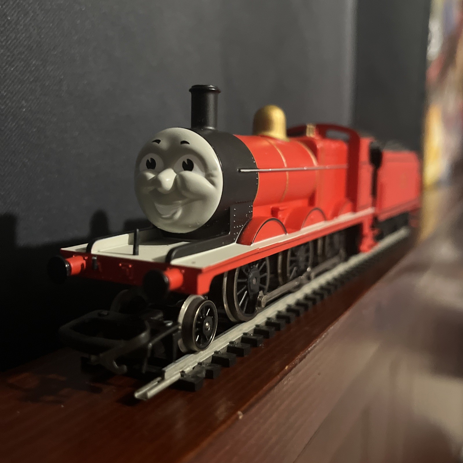 RARE OO Hornby R852 Thomas & Friends James The Red Engine – WORKS (READ)