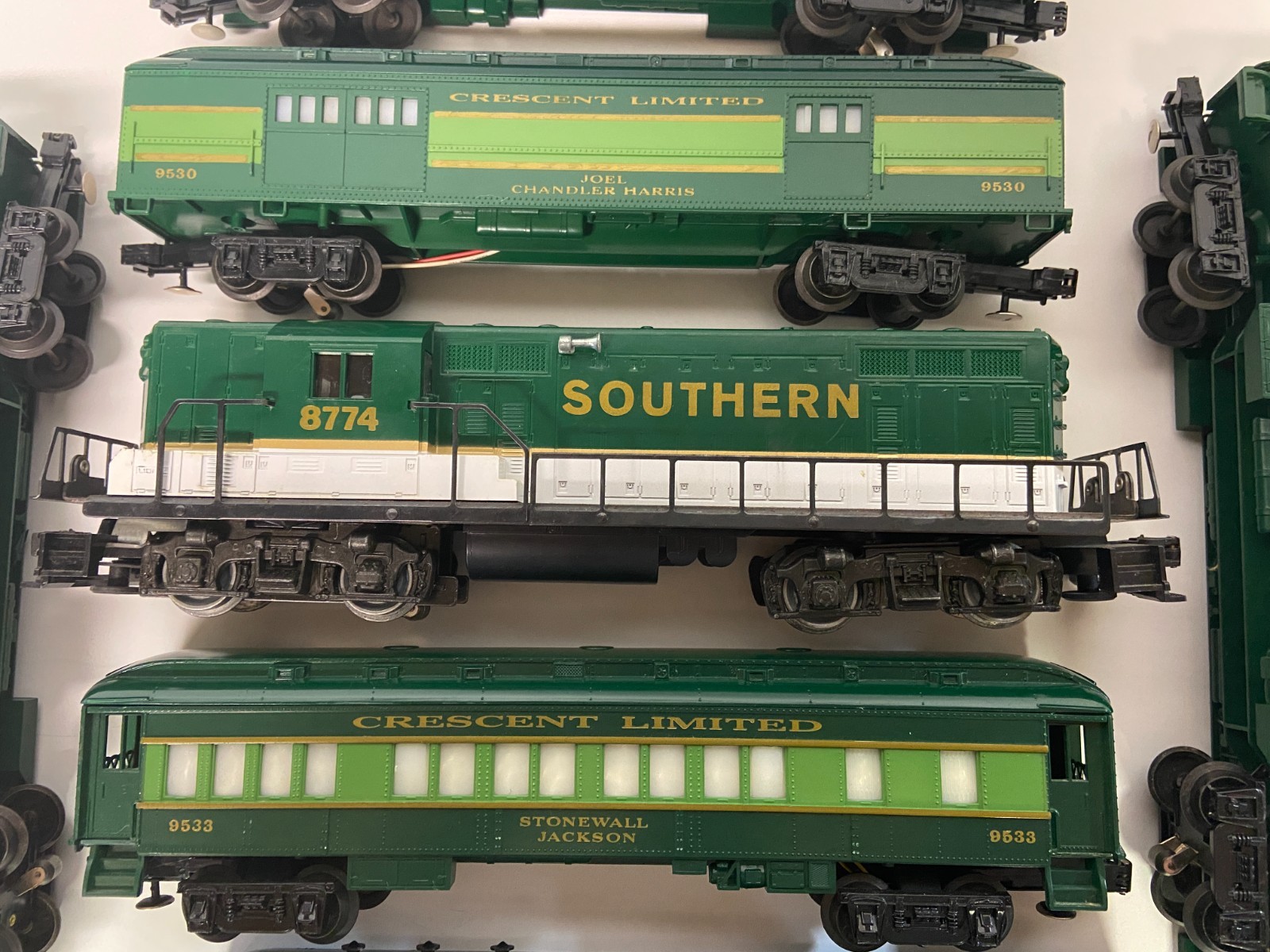 Lionel 6-8774 Southern GP-7 Diesel O Gauge Locomotive & SIX Passenger cars! TEST