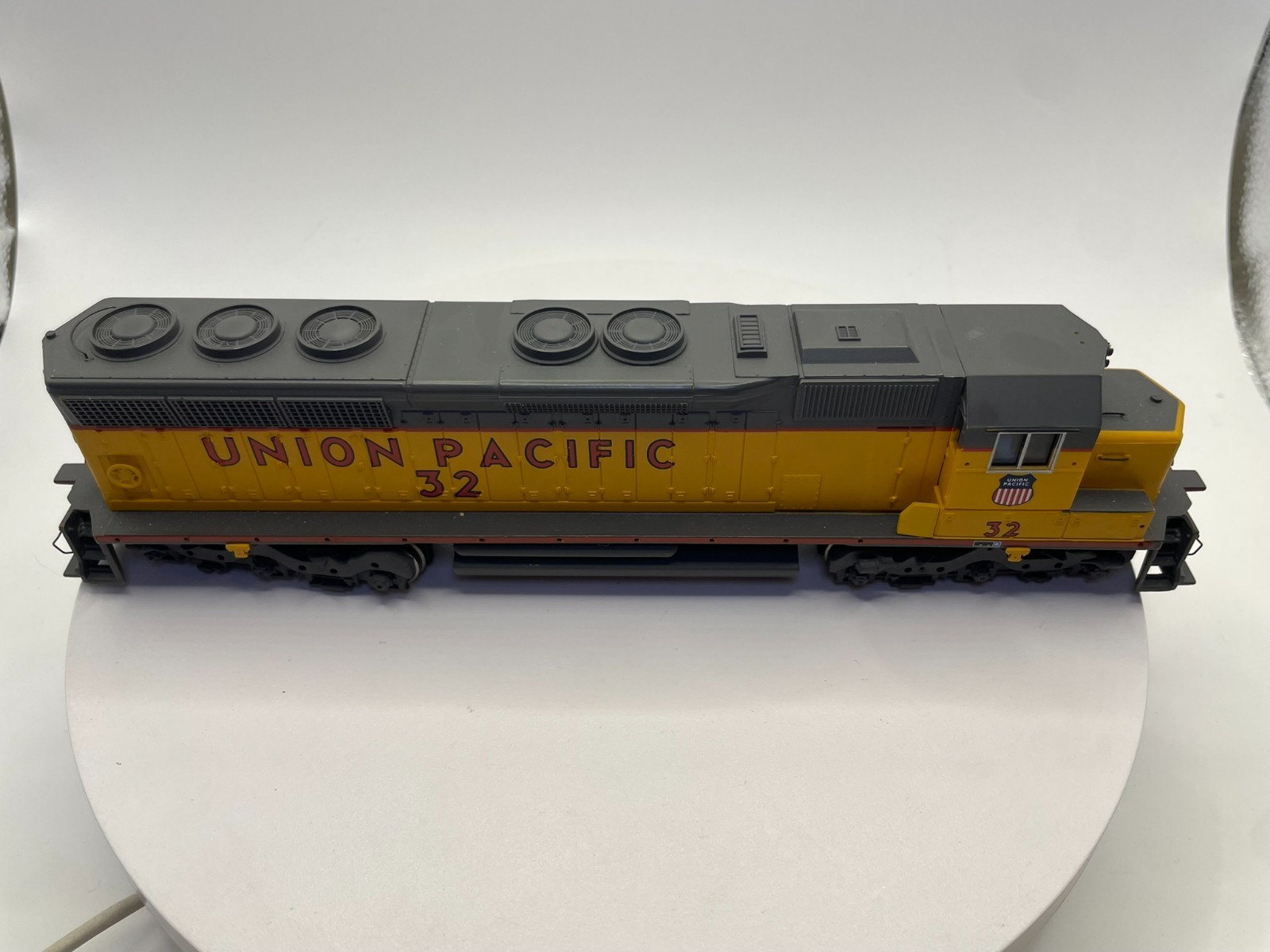 HO Scale Union Pacific SD45 Locomotive #32 – Light Function Details NOT Included