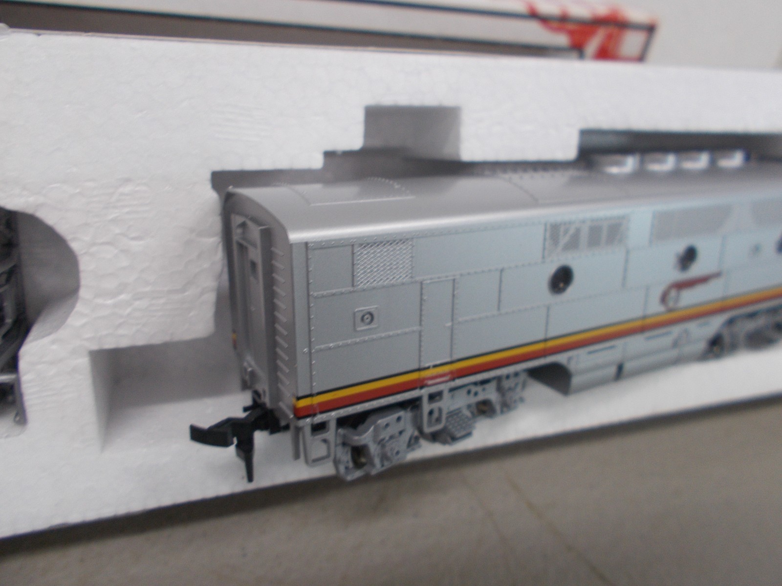 STEWART / KATO # 8051 ~ SANTA FE F3B POWERED LOCOMOTIVE~NIB~HO SCALE~ LOT A