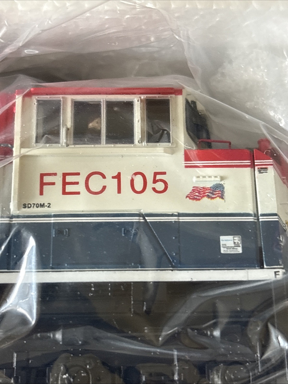 HO scale Smthe Florida East Coast FCE SD70M-2 Locomotive #105 DCC ready New