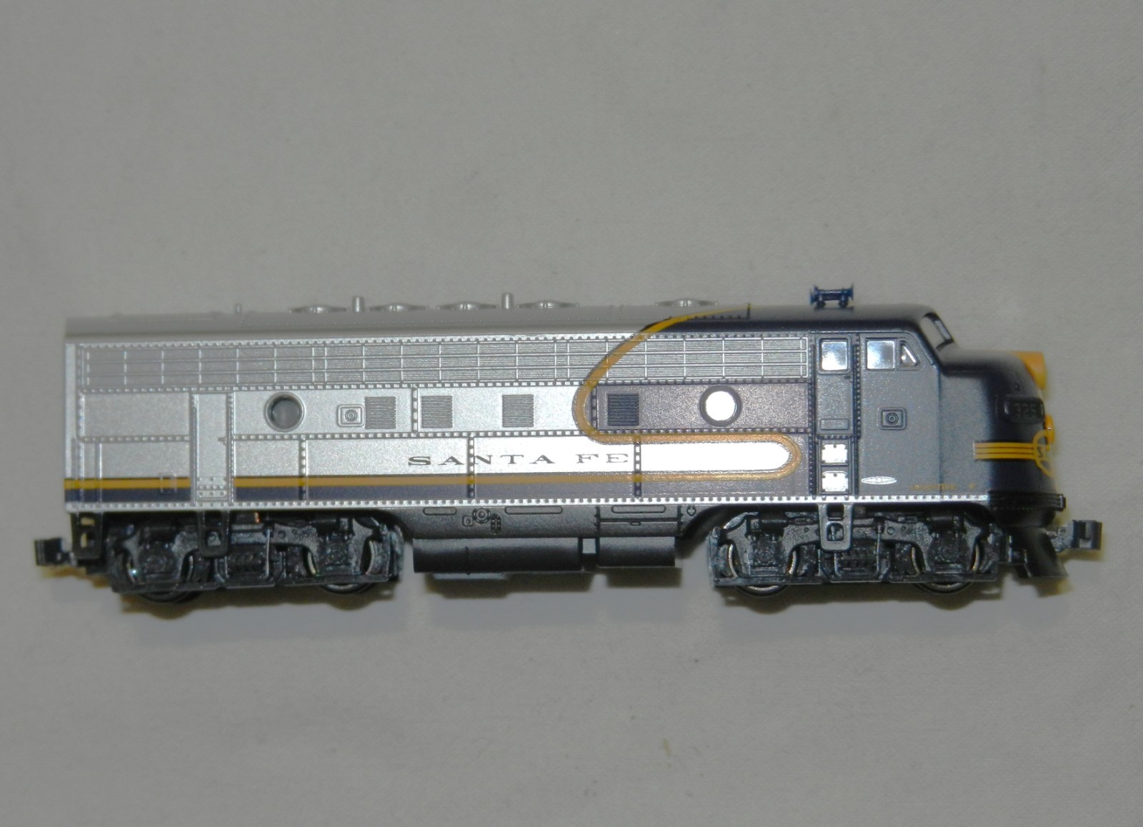 N KATO 176-2126 Santa Fe Blue Bonnet F7A road #325 LNIB