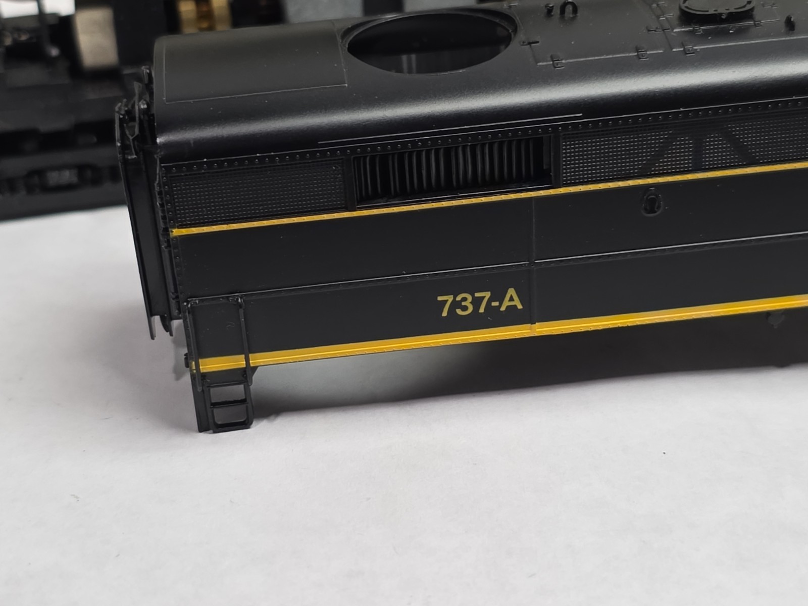Proto 2000 HO Scale 8347 Erie 737-A FA2 Diesel Locomotive Runs Read Description