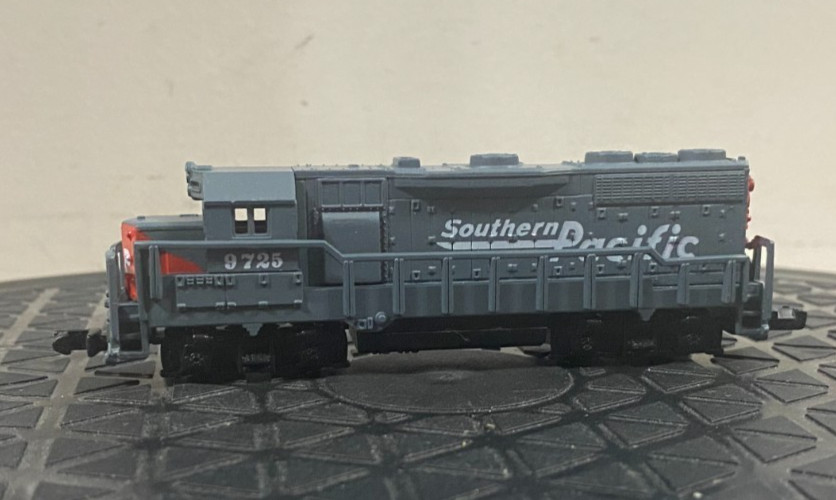 N Scale Dummy Locomotive Southern Pacific 9725