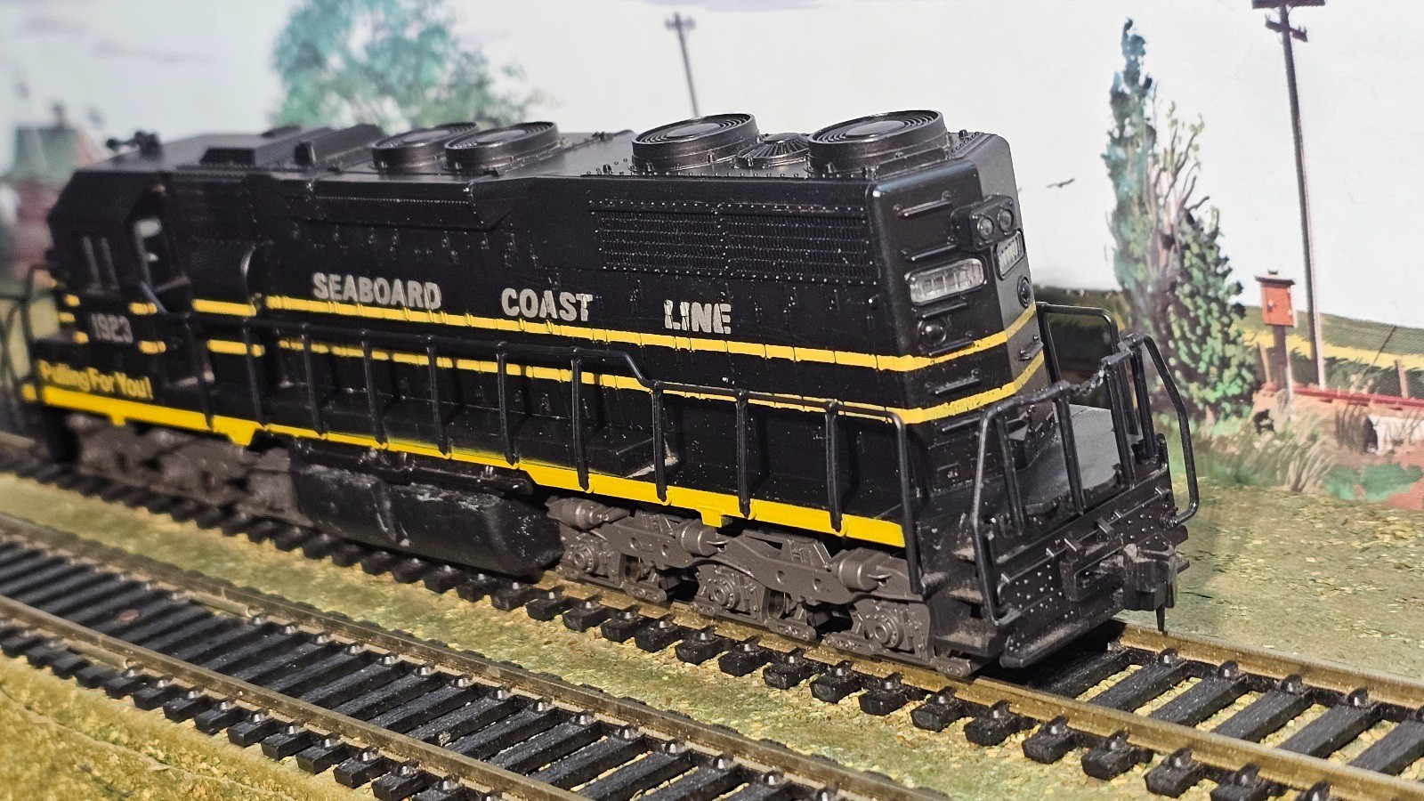 ATLAS HO SD 35 LOCOMOTIVE SEABOARD COST LINE #7018 – Rd# 1923 MINT