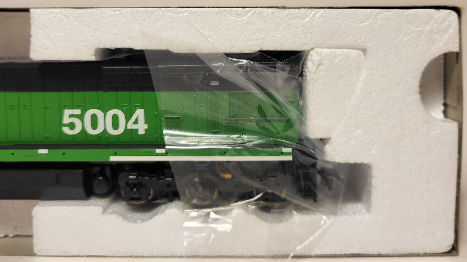 Atlas HO C30-7 Burlington Northern #5004 Diesel Locomotive – DC Analog C-10 NOS