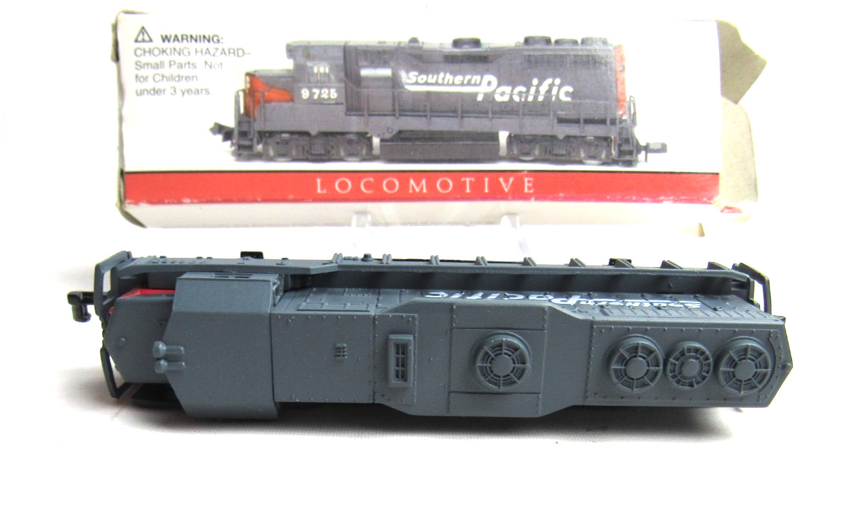 High Speed Metal N Scale Southern Pacific Dummy Locomotive #9725 NOS
