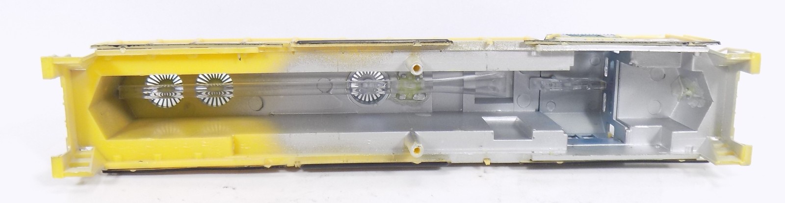 HO / UNBRANDED / Diesel Locomotive / DELAWARE & HUDSON #7301 / SHELL / PARTS