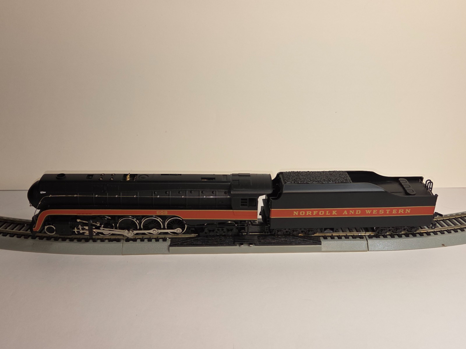 BACHMANN NORFOLK & WESTERN CLASS J 4-8-4 608 STEAM LOCOMOTIVE & TENDER (lot 101)