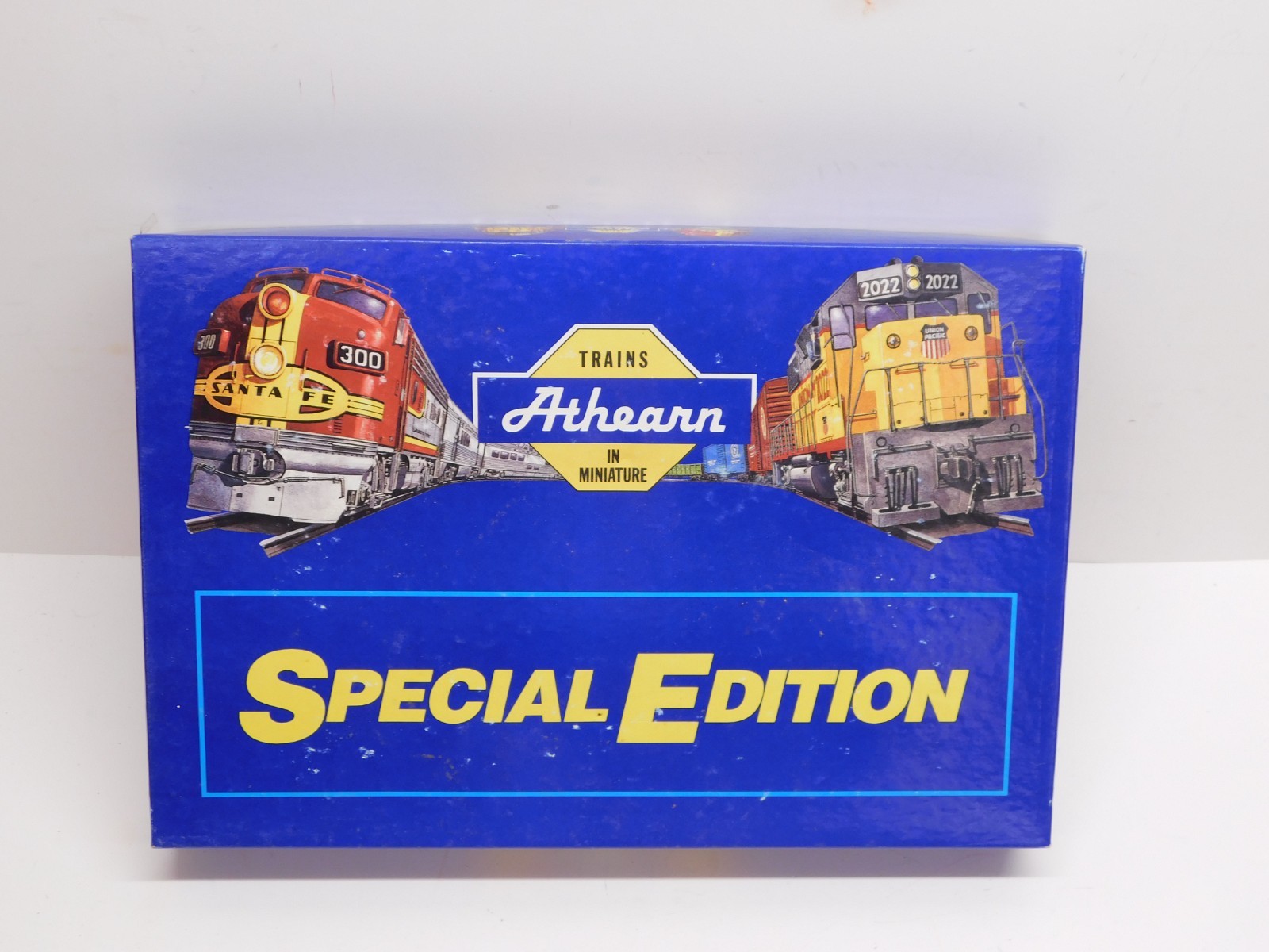 Athearn HO Western Pacific 2205 F7A/GP9 Diesel Locomotive Set-1 Powered/1 Dummy