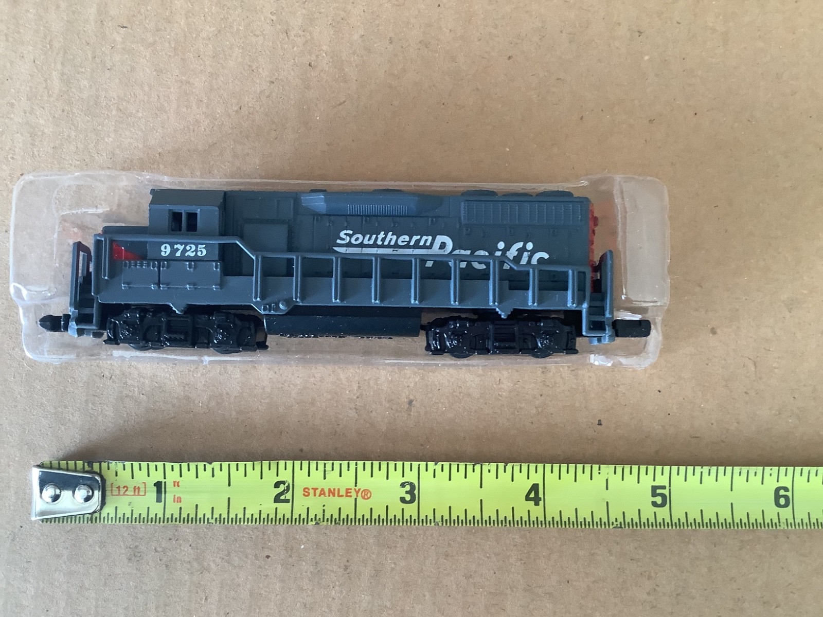 Locomotive Southern Pacific 9725 Model 4.5″ No. 418 High Speed Metal Product