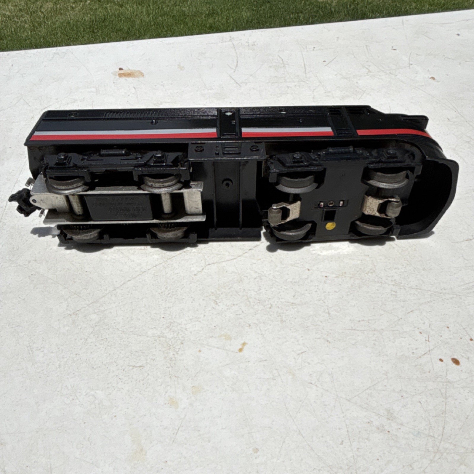 O Scale Amtrak 231 Diesel Locomotive Bo-Bo Analog 3-Rail Black/Red/Silver