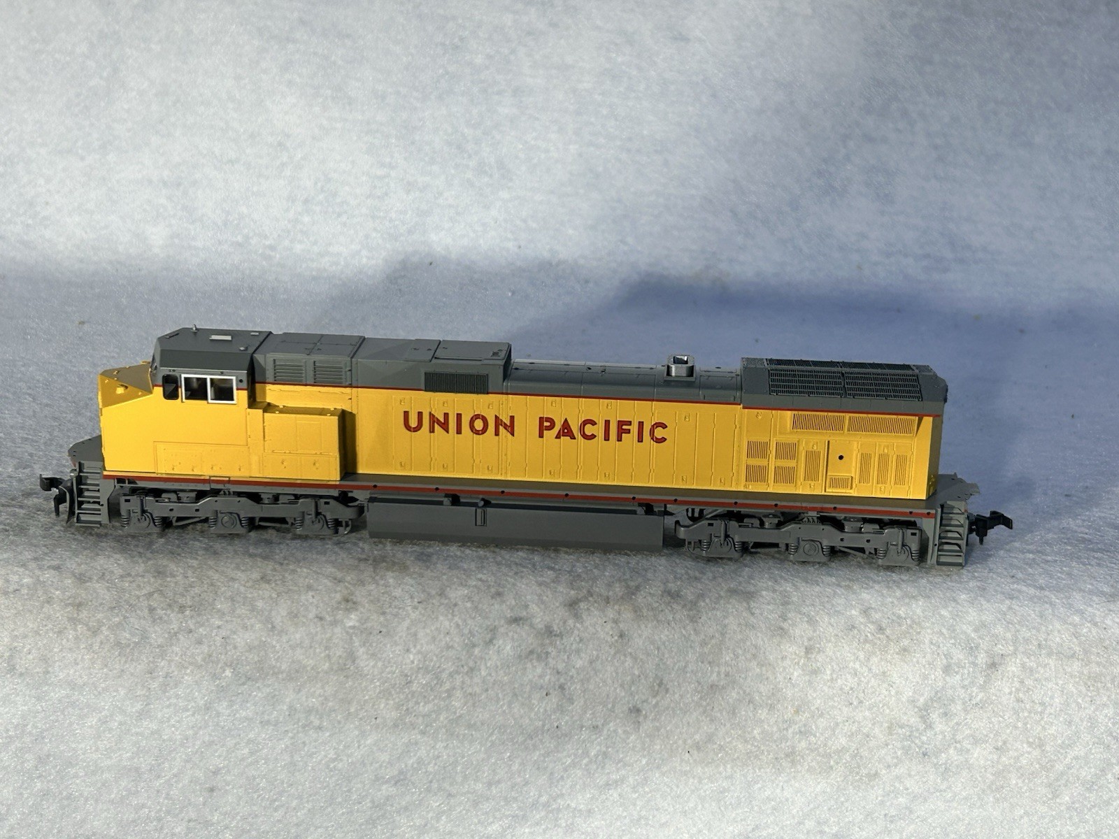 Beautiful KATO Union Pacific RR C-44-9W Diesel Engine HO