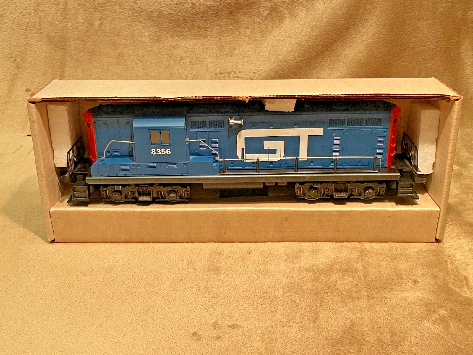 Lionel modern Grand Trunk coal train! Four 9822 gondolas plus 8356 dummy GP-7