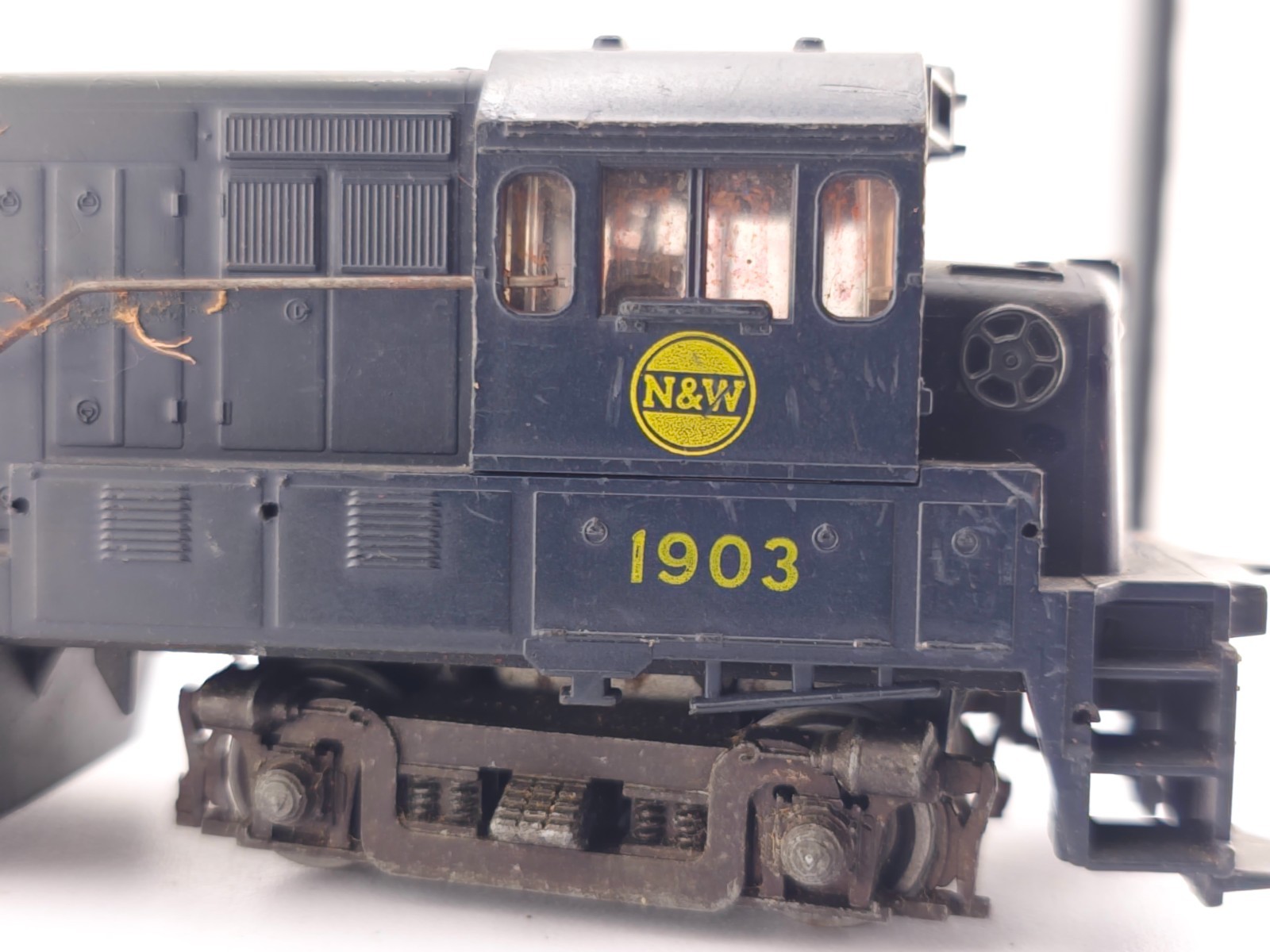 Athearn HO Scale Norfolk & Western U25B Diesel Locomotive N&W 1903 NEEDS WORK