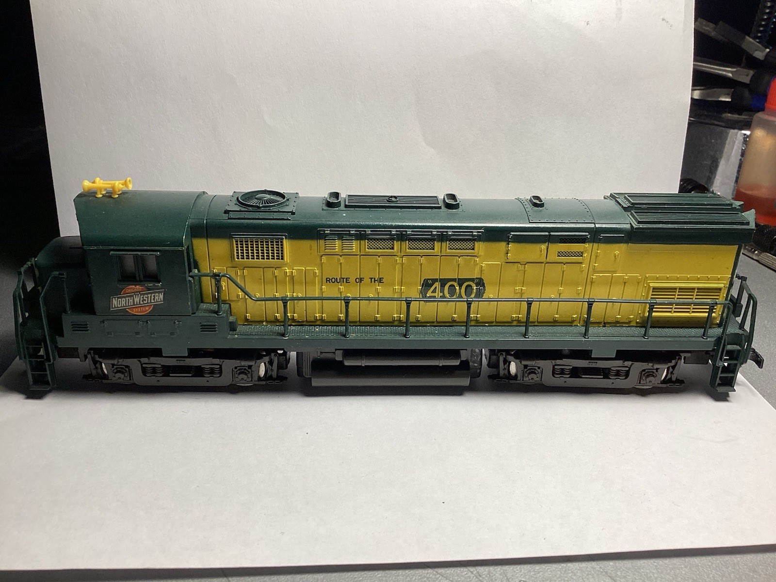 Vintage AHM North Western HO Scale Diesel Locomotive No.400 ExCond Runs Great